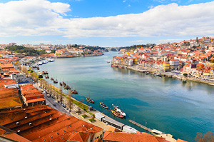 A view of the Douro River in the afternoon.