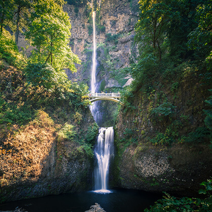 A view of the bridge spanning the Multnomah Falls in Oregon.