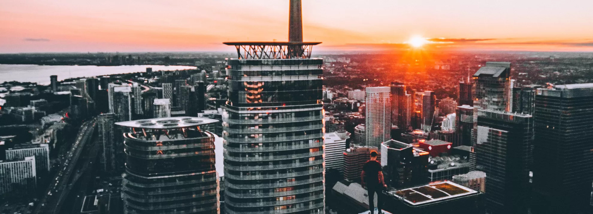 The sunsetting on Toronto's skyline