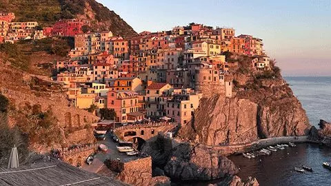 Buildings along the cliff side of Manarola in Cinque Terre, Italy.