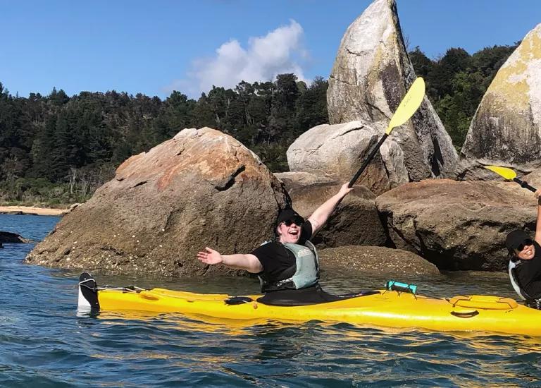 Two Topdeck travelers kayaking around Abel-Tasman National Park!