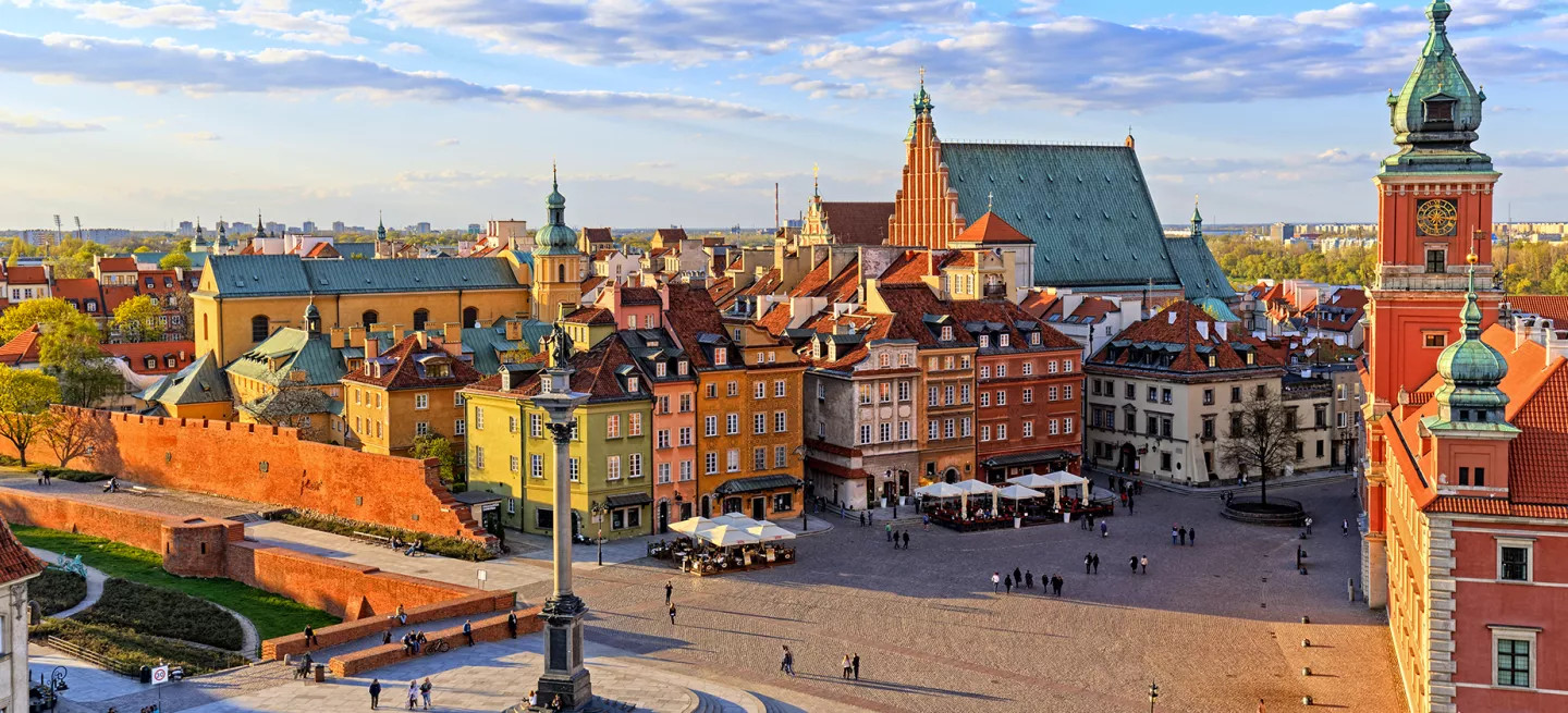 Open street space with different coloured buildings in Warsaw’s Old Town.
