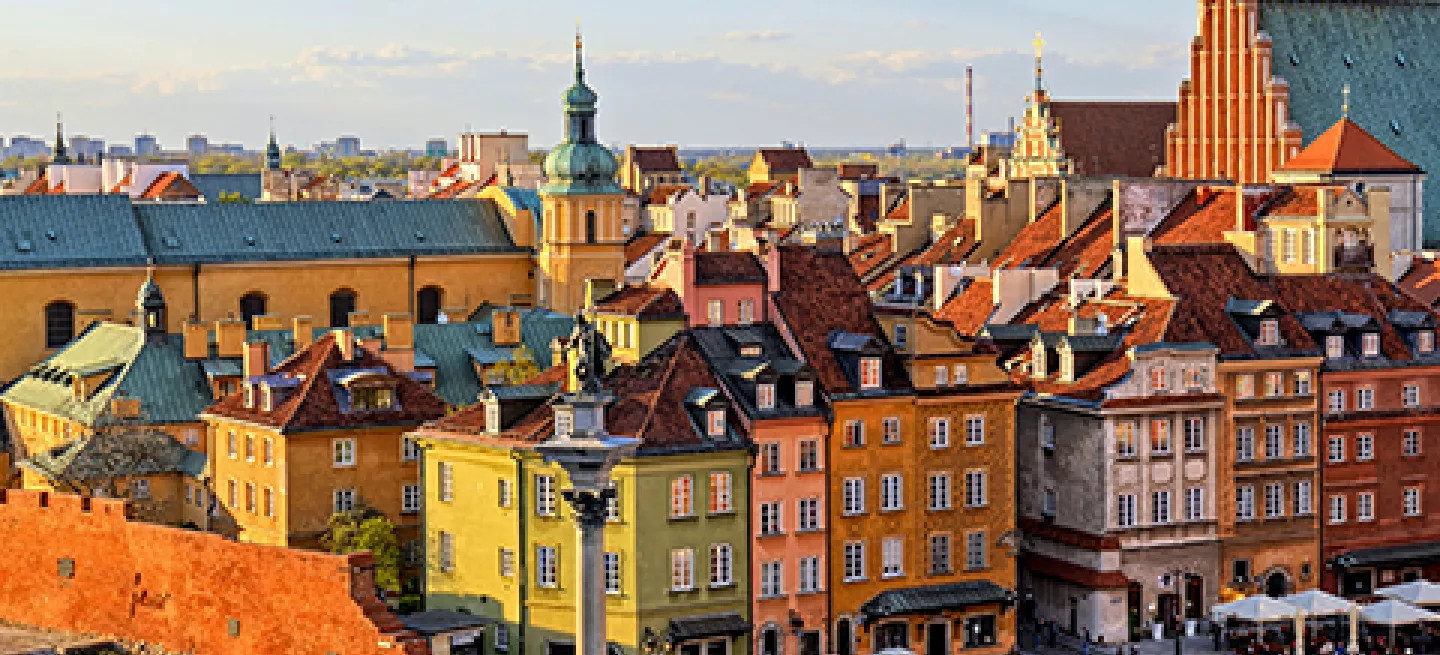 Open street space with different coloured buildings in Warsaw’s Old Town.