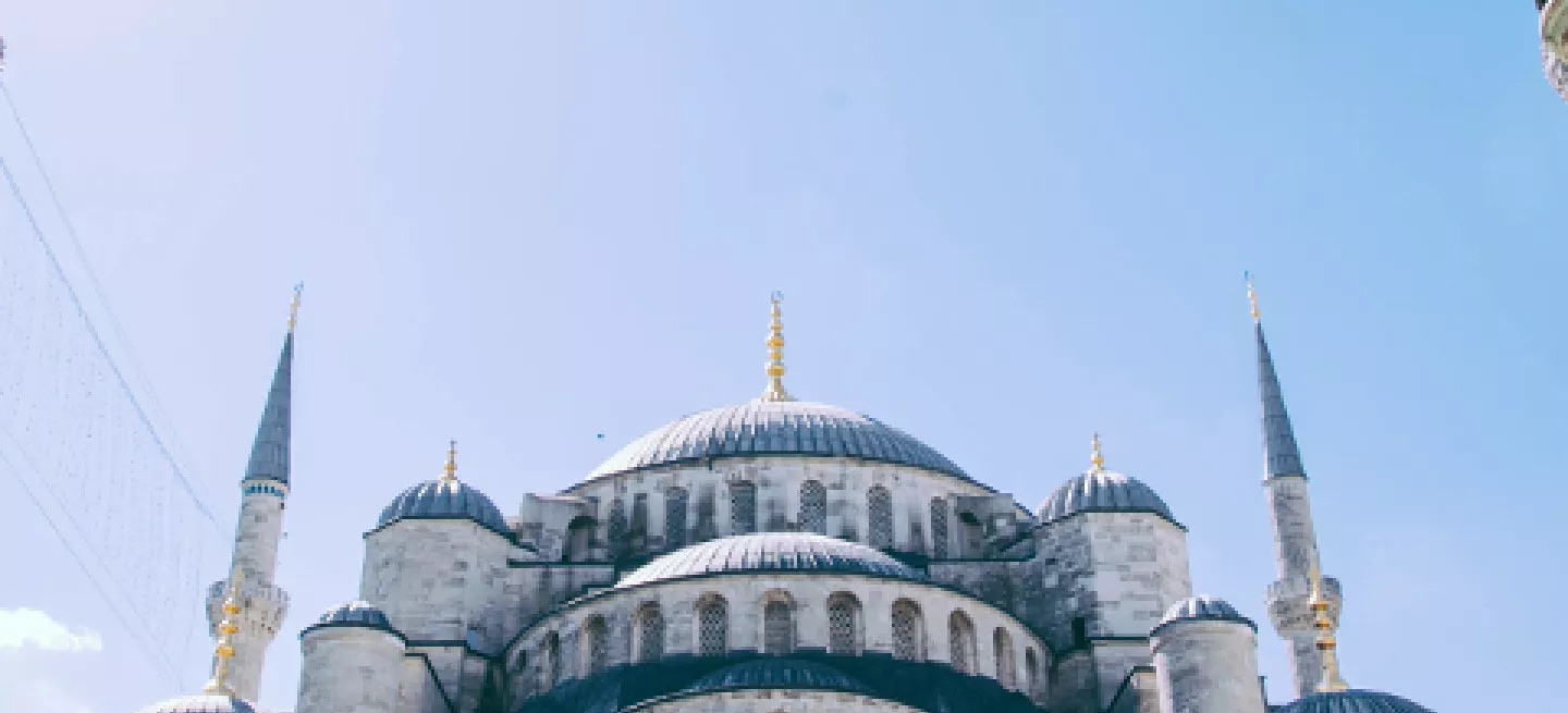White building with blue domes and tall towers knowb as Istanbul’s Blue Mosque.