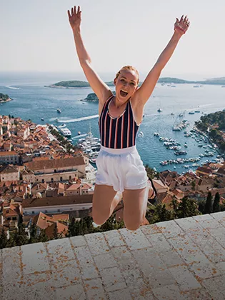 
          Hvar
    