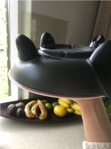 A pan upside down with the plate under it