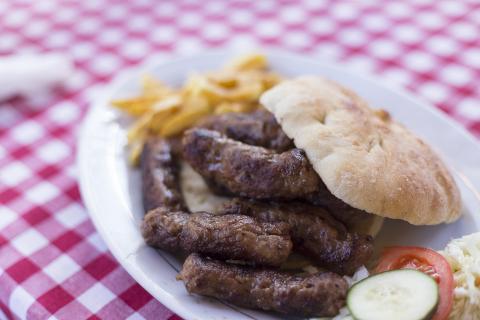 A plate of cevapi