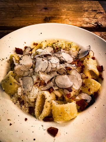 A bowl of carbonara with black truffle 