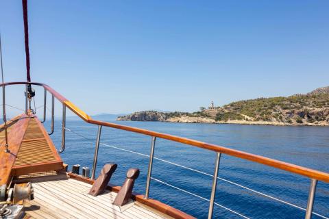 A boat and the sea behind it in Greece
