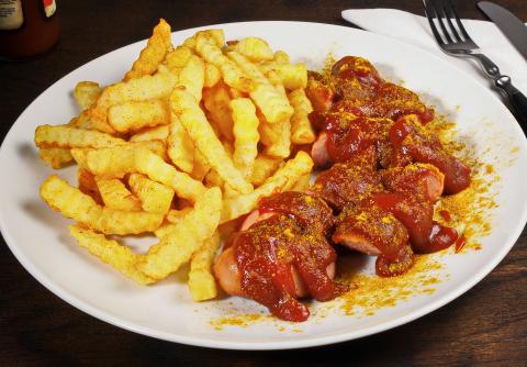 A plate of currywurst