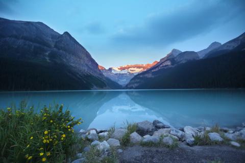 Lake Louise and mountains 