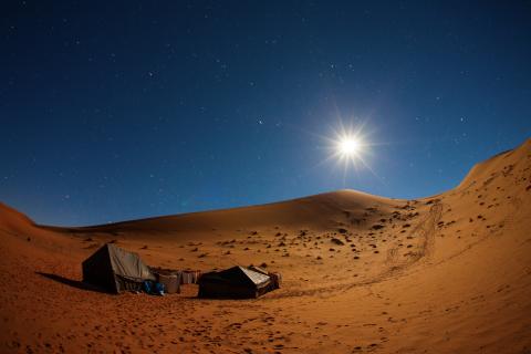 A star twinkling over the Sahara desert