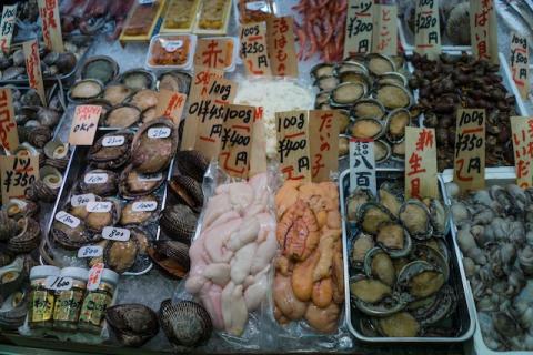 Fish and seafood on ice being sold