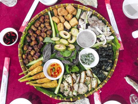 A bowl of lemongrass tofu and other traditional Vietnamese food